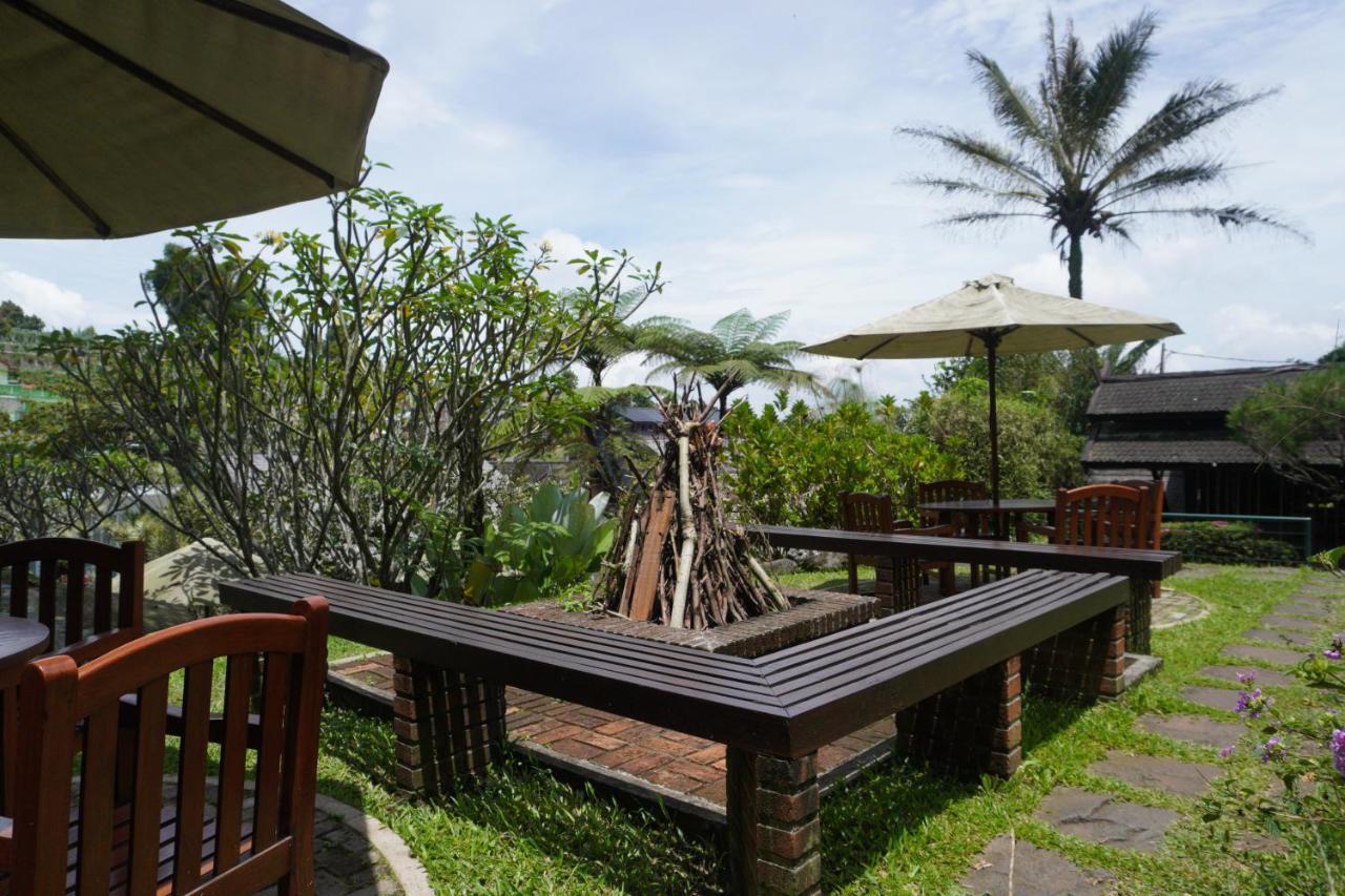 Rumah Stroberi Organic Farm & Family Lodge Lembang Eksteriør billede