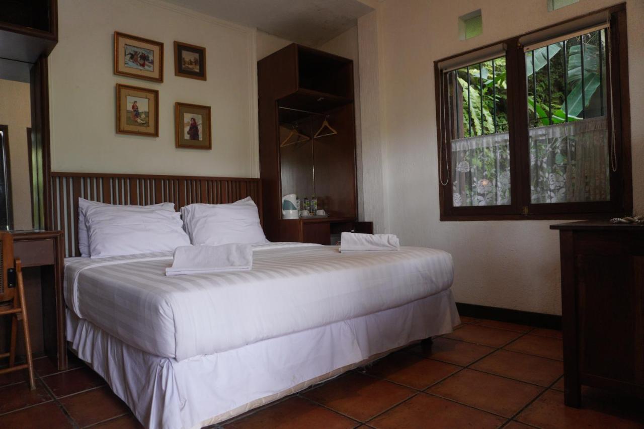 Rumah Stroberi Organic Farm & Family Lodge Lembang Eksteriør billede