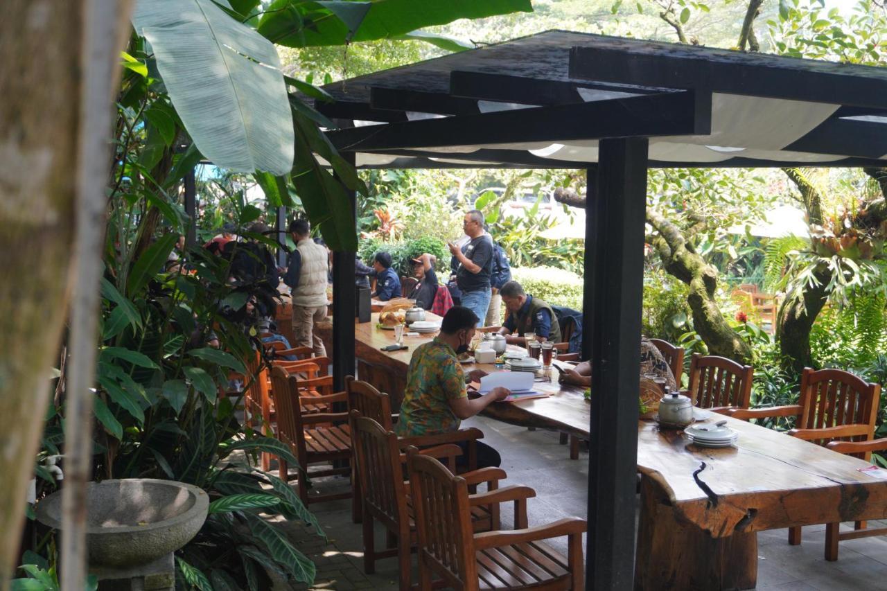 Rumah Stroberi Organic Farm & Family Lodge Lembang Eksteriør billede