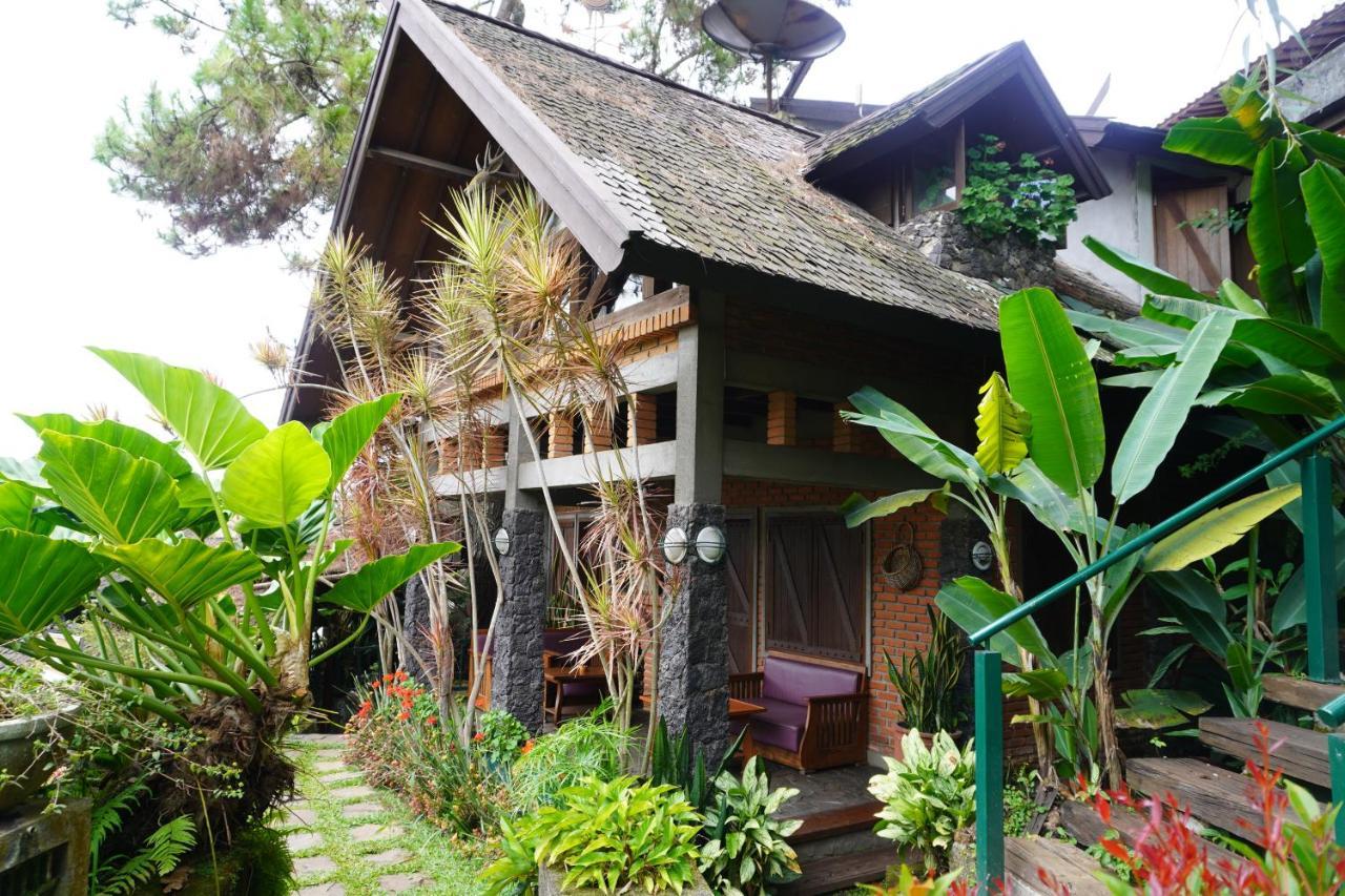 Rumah Stroberi Organic Farm & Family Lodge Lembang Eksteriør billede