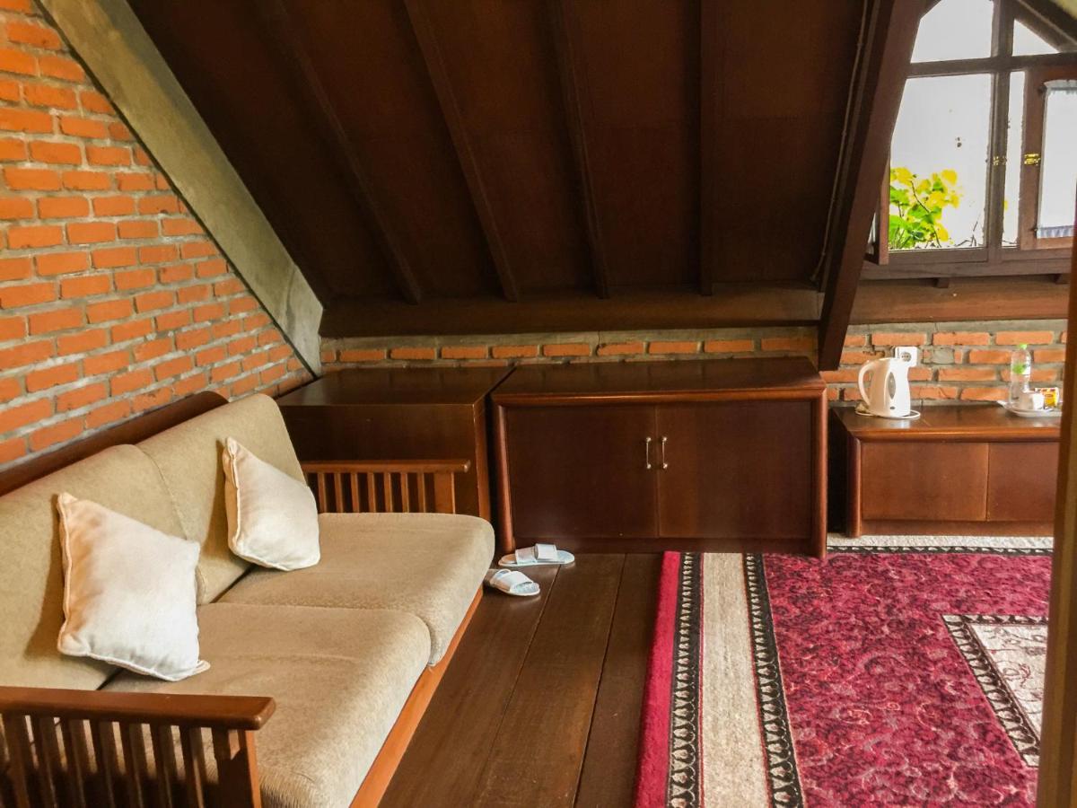 Rumah Stroberi Organic Farm & Family Lodge Lembang Eksteriør billede