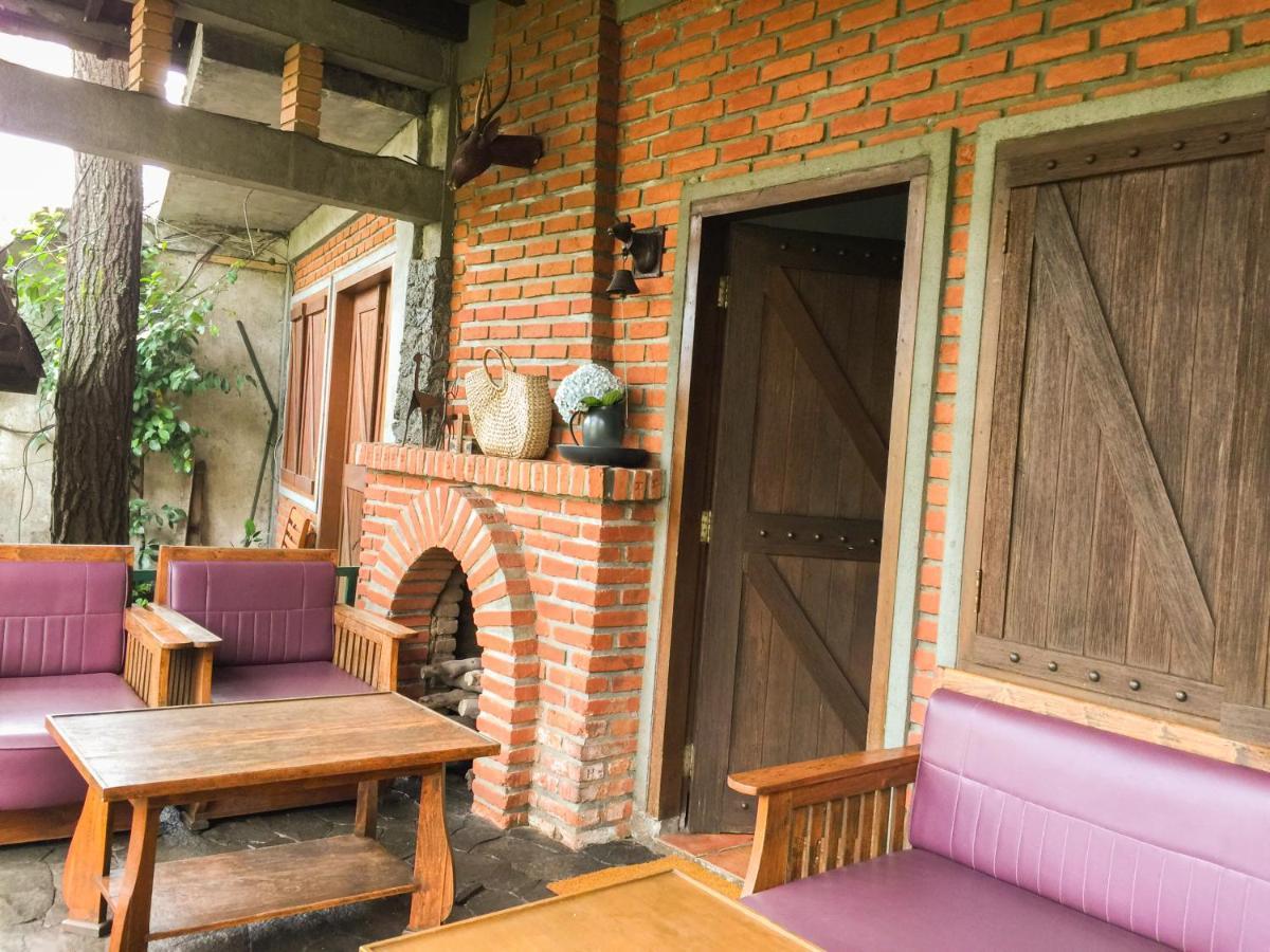 Rumah Stroberi Organic Farm & Family Lodge Lembang Eksteriør billede