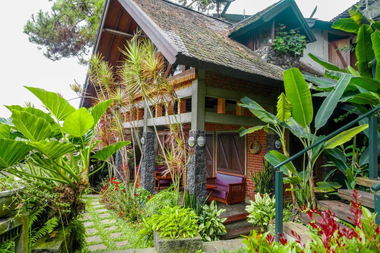 Rumah Stroberi Organic Farm & Family Lodge Lembang Eksteriør billede
