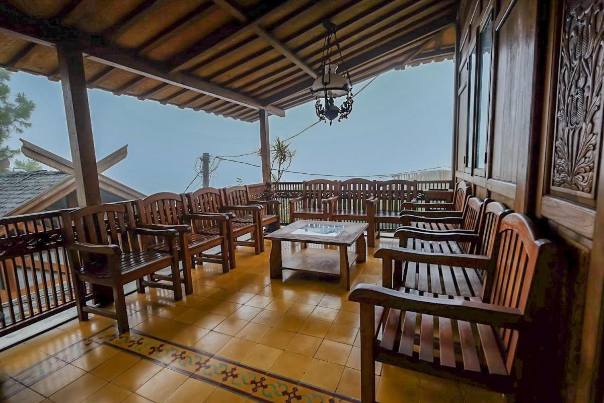 Rumah Stroberi Organic Farm & Family Lodge Lembang Eksteriør billede