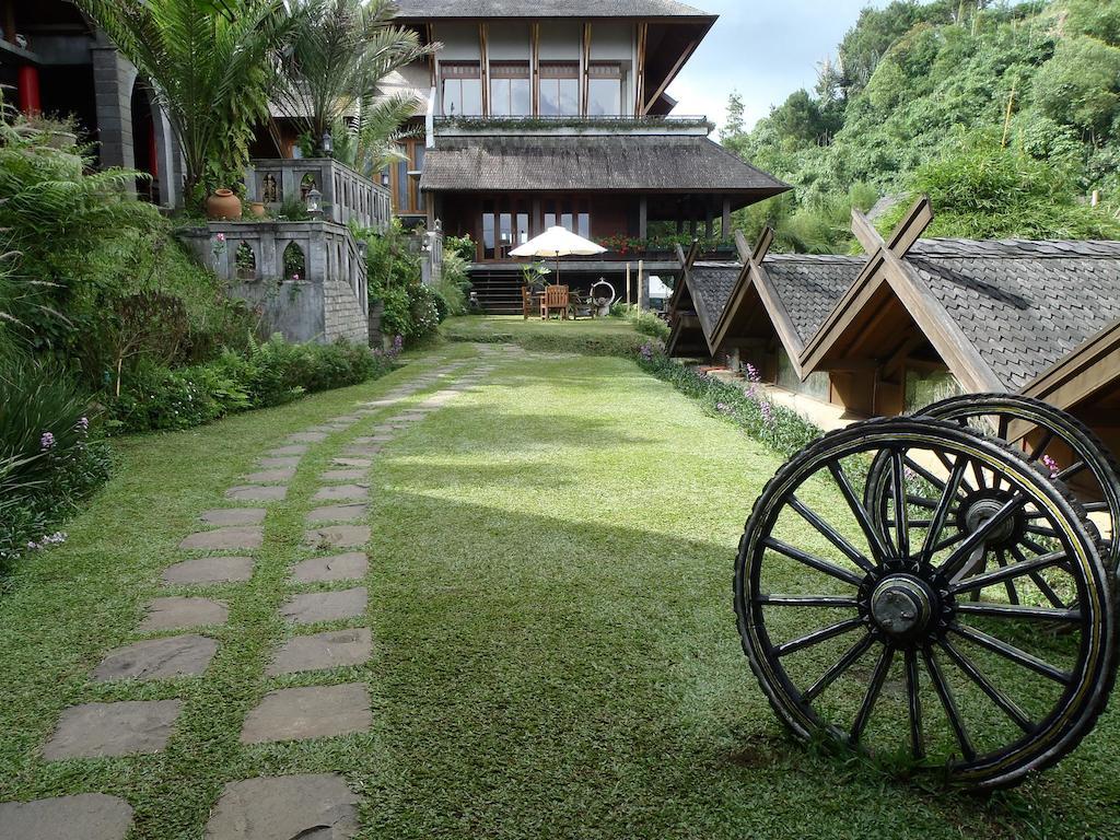 Rumah Stroberi Organic Farm & Family Lodge Lembang Eksteriør billede