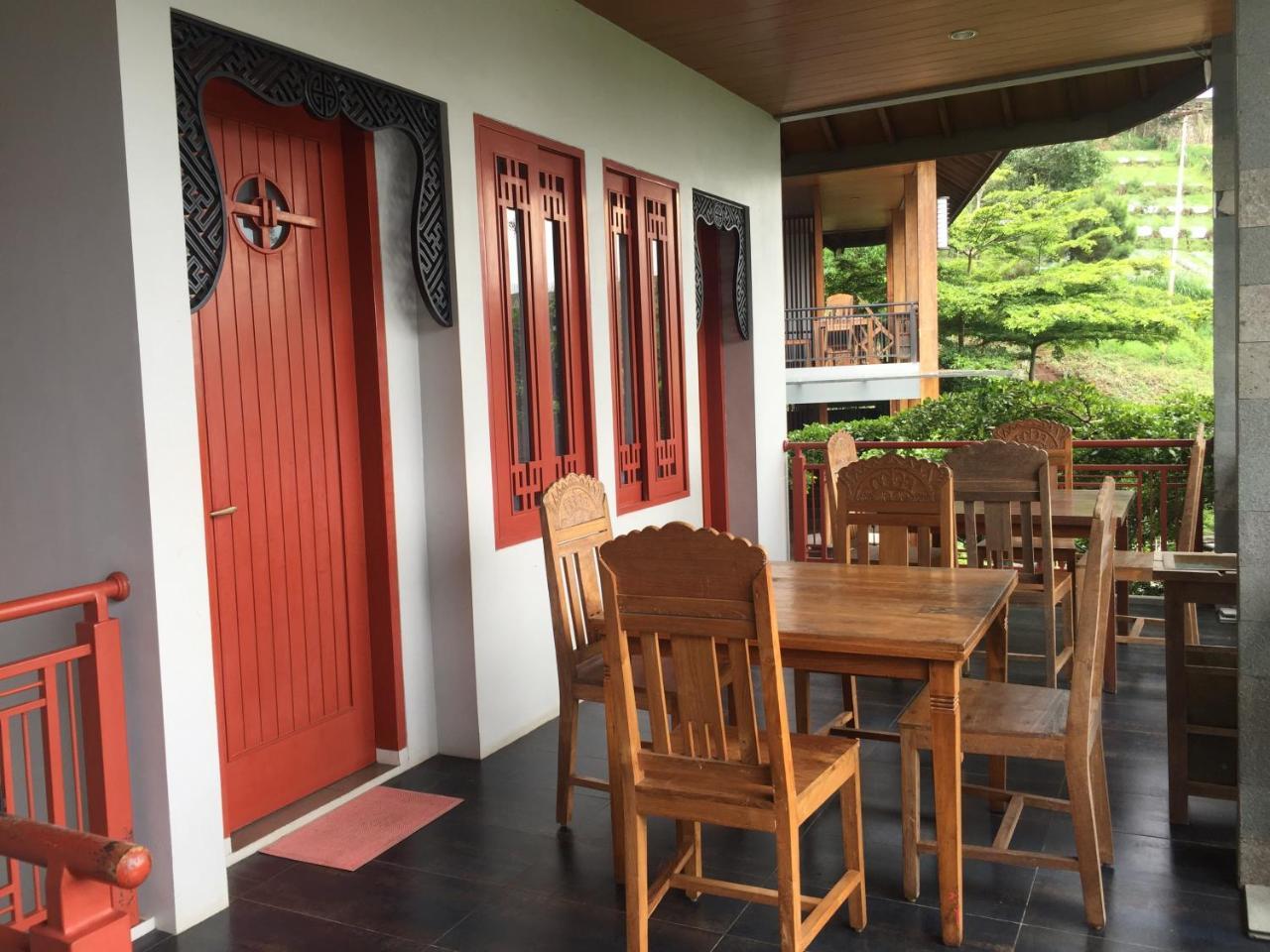 Rumah Stroberi Organic Farm & Family Lodge Lembang Eksteriør billede